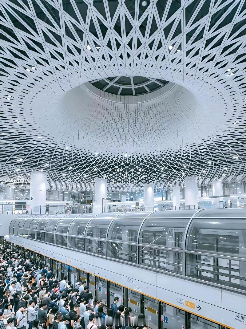 上海最美地铁站和深圳最美地铁站，哪个更美？还有比这更美的地铁站吗？