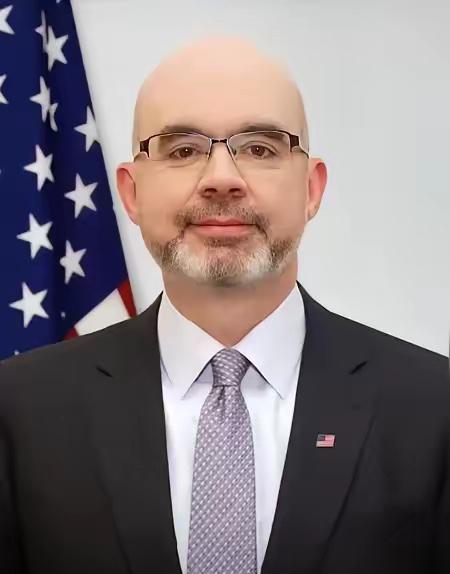 美国务院再次自我打脸，称在台协会办事处处长谷立言就是代表美国官方立场。这话一