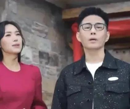 云朵和石头的合作未来可期歌手云朵和石头2017年曾经合作，演唱了《爱是你我》
