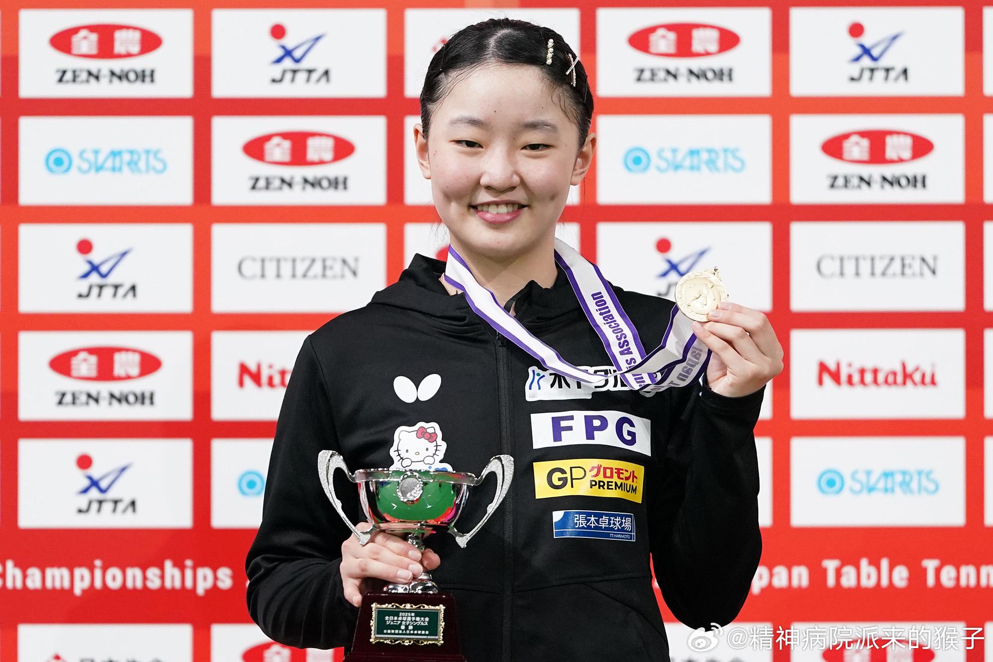 2025全日青颁奖仪式图集📷女单冠军🏆：张本美和女单亚军🥈：面手凛女单季军