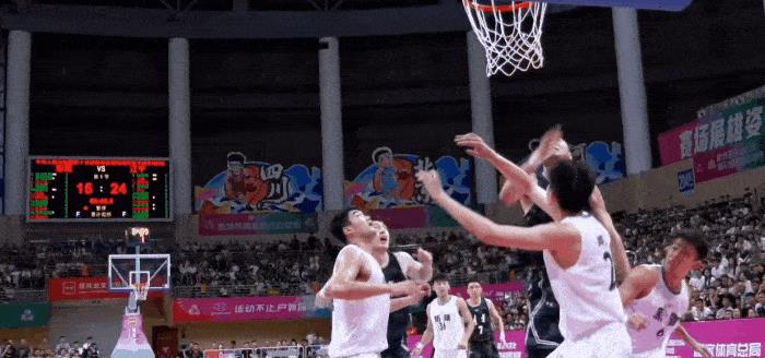 李晓旭和付豪全运会也要争篮板王，辽宁太横了！打新疆李晓旭、付豪一次进攻连续五次前