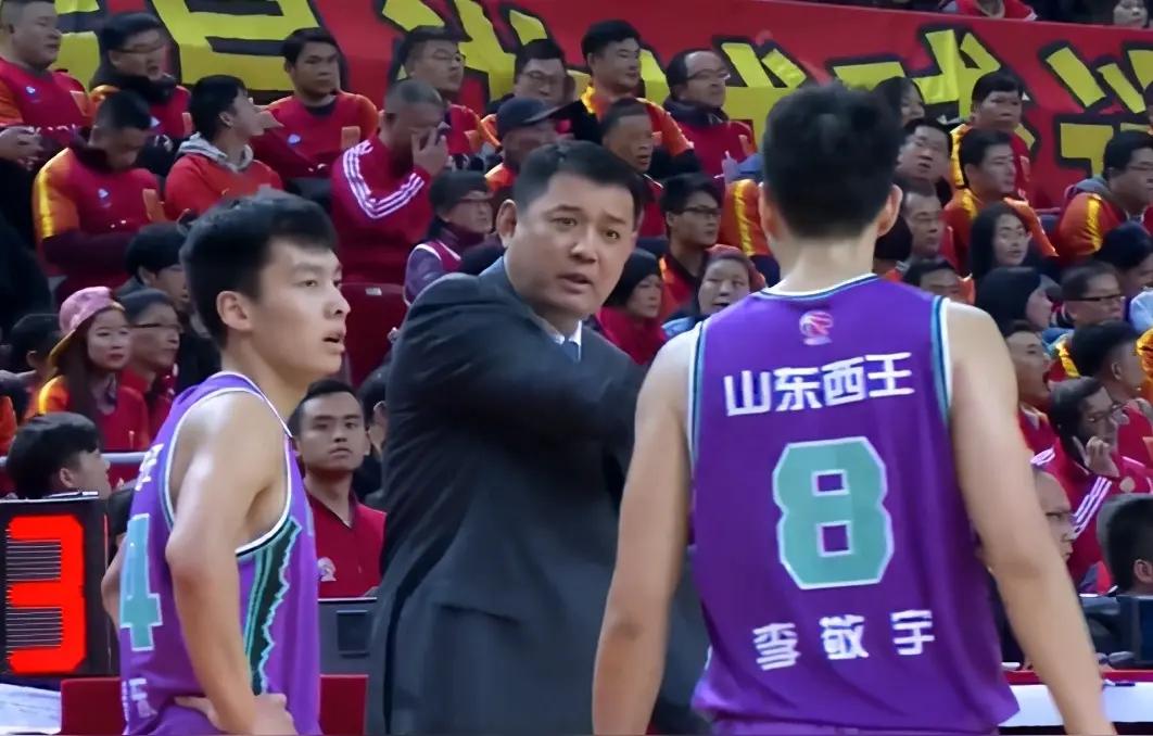 巩晓彬的引援眼光强于纪敏尚，高速俱乐部应该聘请巩晓彬出任俱乐部总经理。然后最好辞