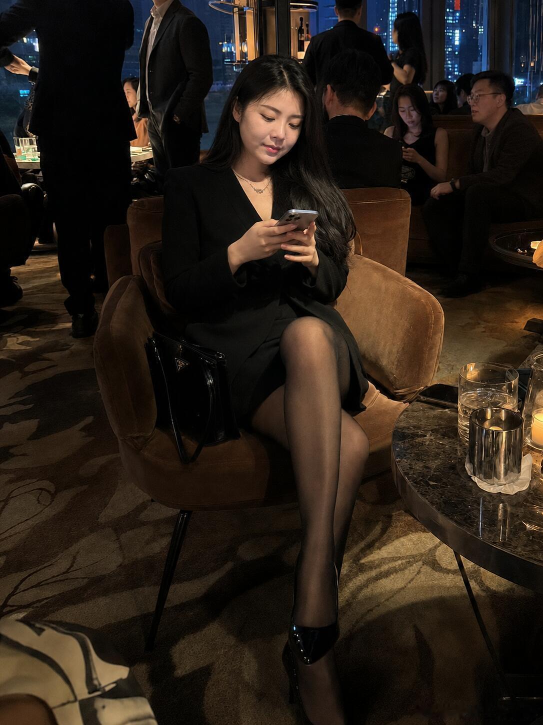 轻熟女神范儿上下班的区别美女