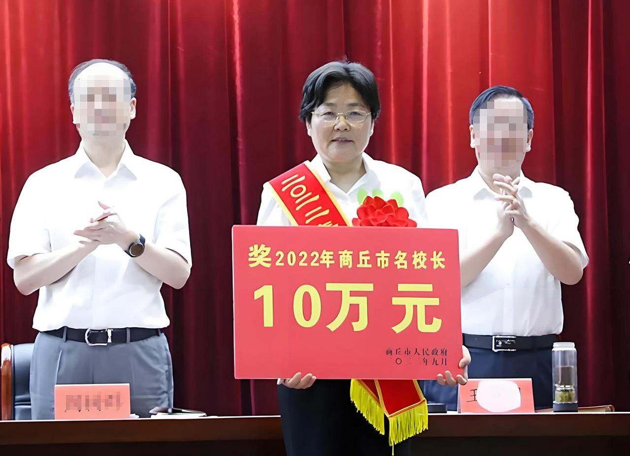 我第一次听说河南商丘市第一高级中学校长牛超的名字，是几年前看新闻她被评为商丘市名