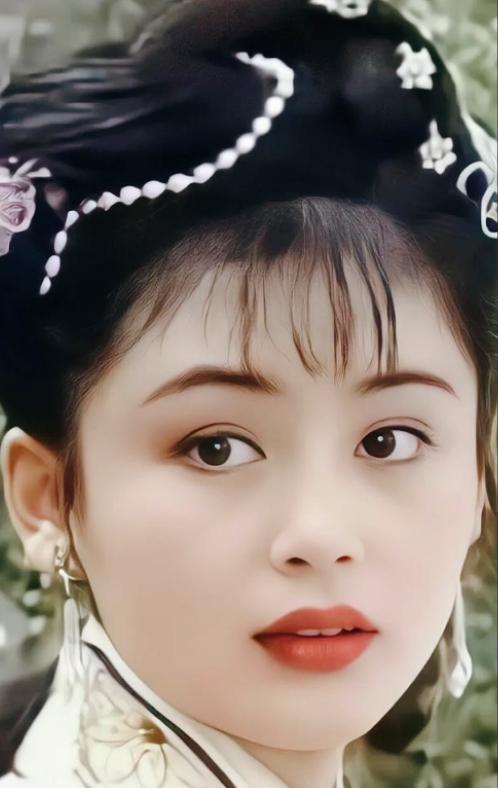 古时，秀荷救了个老乞丐，不料，老乞丐厚着脸皮在秀荷家里住了大半年，一天清早，他突