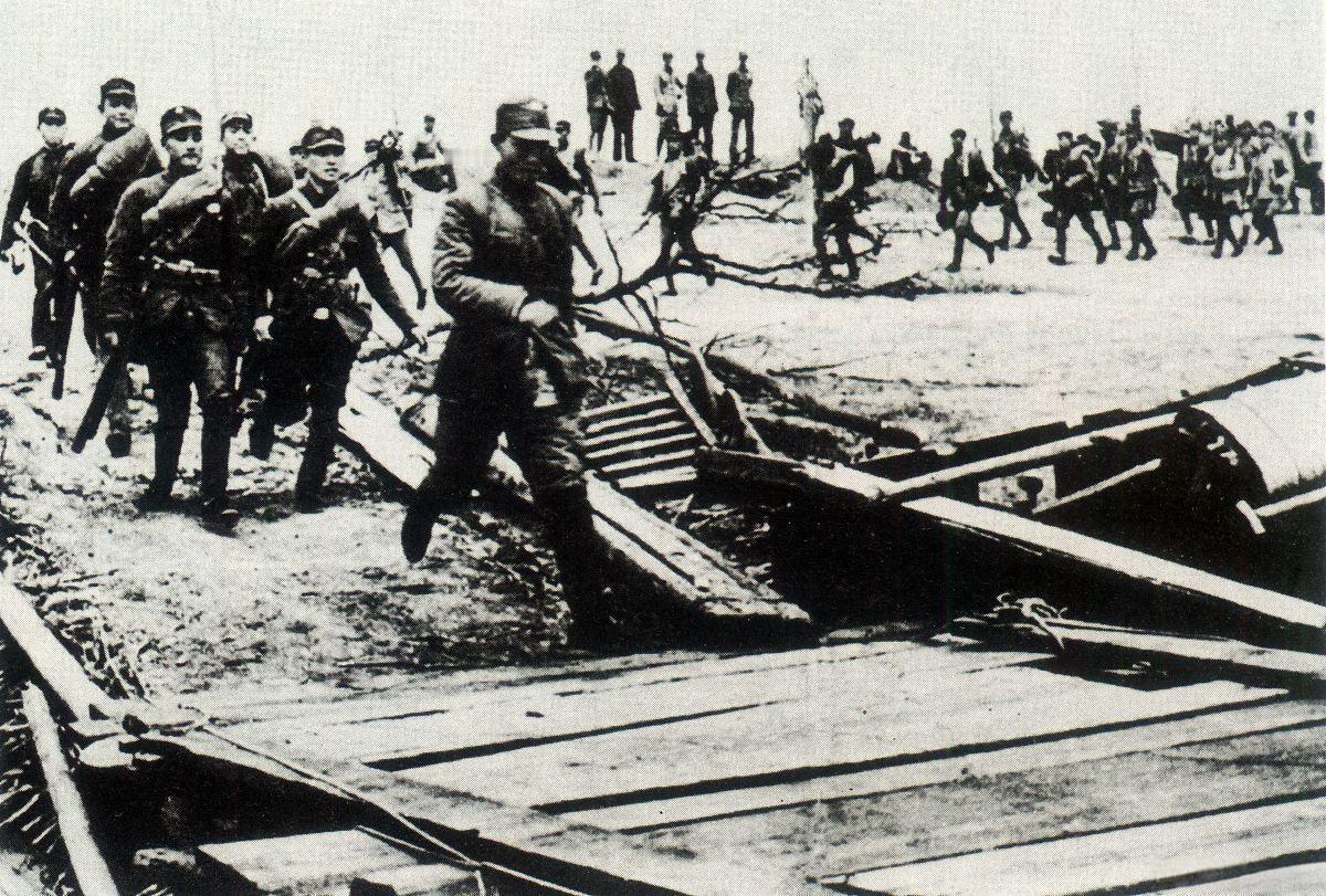 抗战迷局：晋西事变4000人叛逃？军官主动作乱，士兵多是无奈很多人被这个数