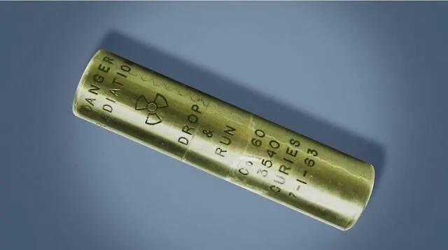 1962年3月，一名10岁的墨西哥男孩在地上捡到一个奇怪的金属物体，并把它带回家