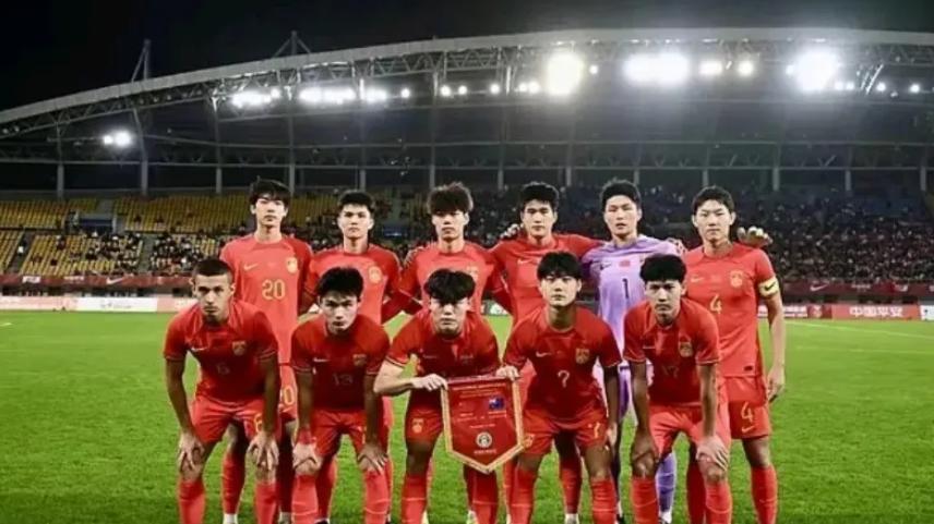 2-1! 中国队终于赢了, 79分钟绝杀, 国产C罗救主, 球迷欢呼