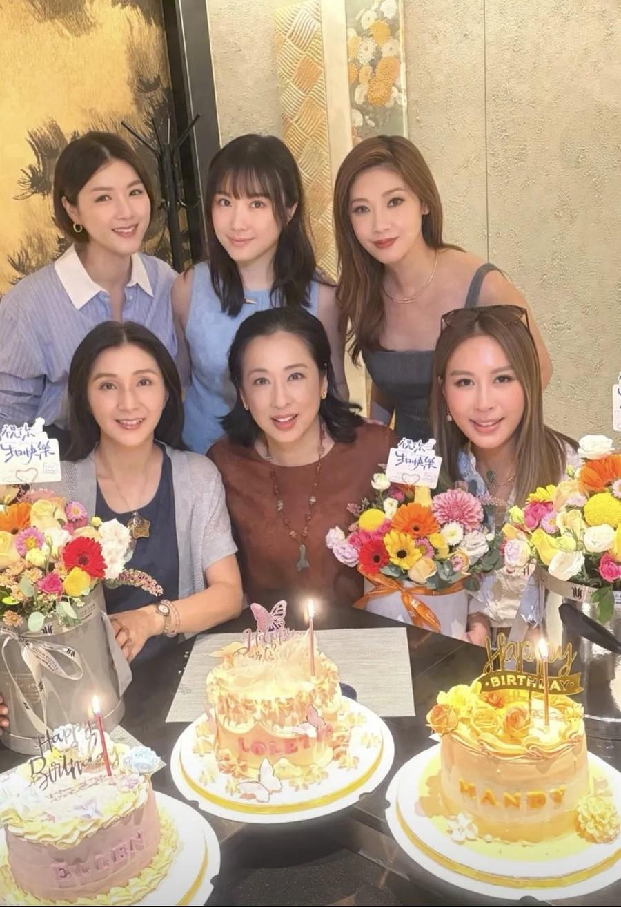 10月6日，朱玲玲在香港参加闺蜜生日宴，68岁发缝变宽，感觉老了，闺蜜也都是年龄