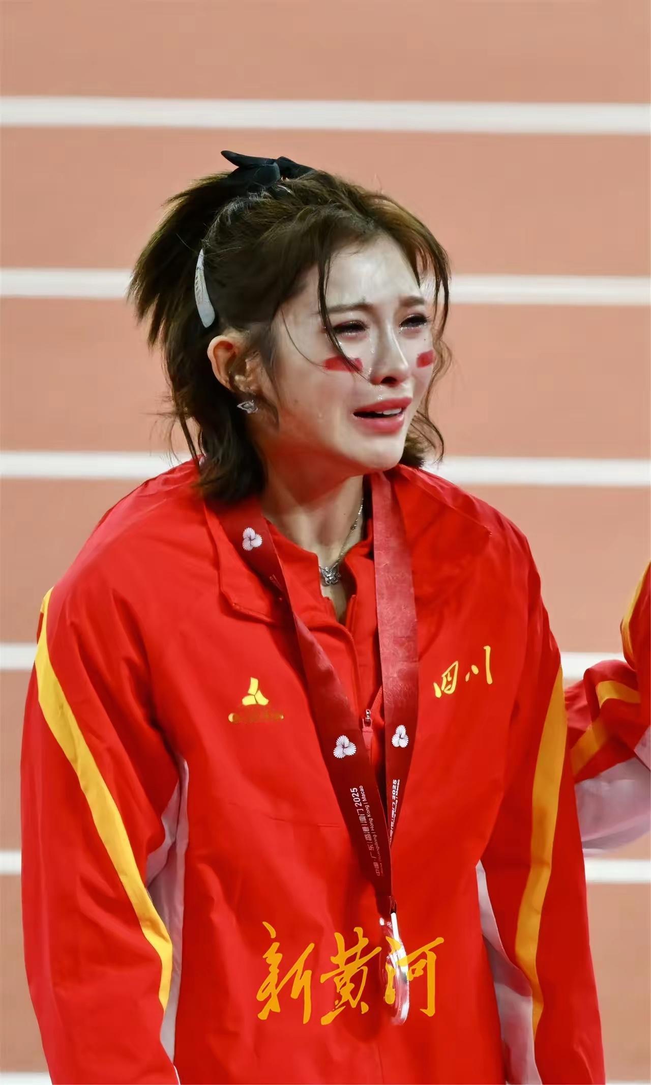 吴艳妮已经参加三届全运会了，上届最有希望获得冠军，结果被林雨薇反超夺得冠军，吴艳