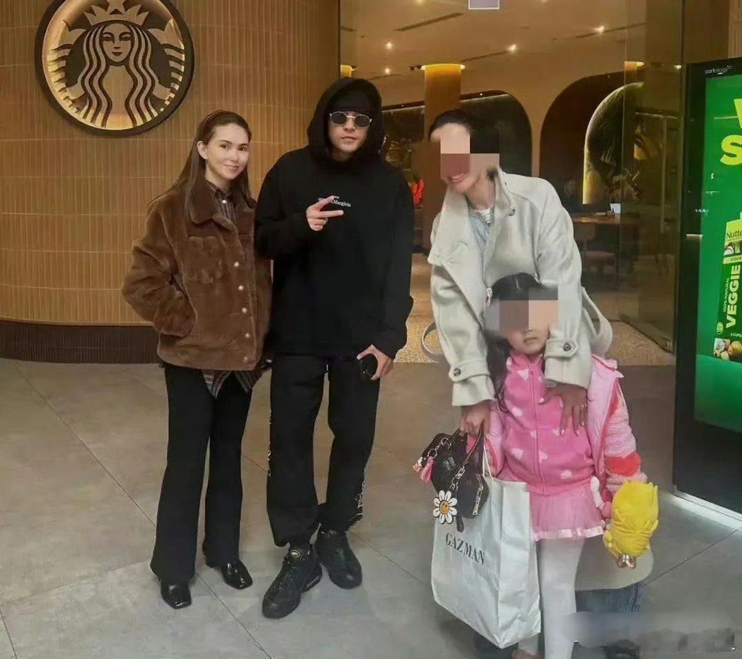 突然就理解周杰伦了，目测昆凌不高！​​​