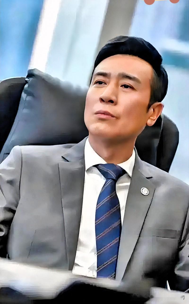 1996年，于和伟碰壁而磕头想要轻生。女友宋林静，拉住他不让他跳下去。并且对他说