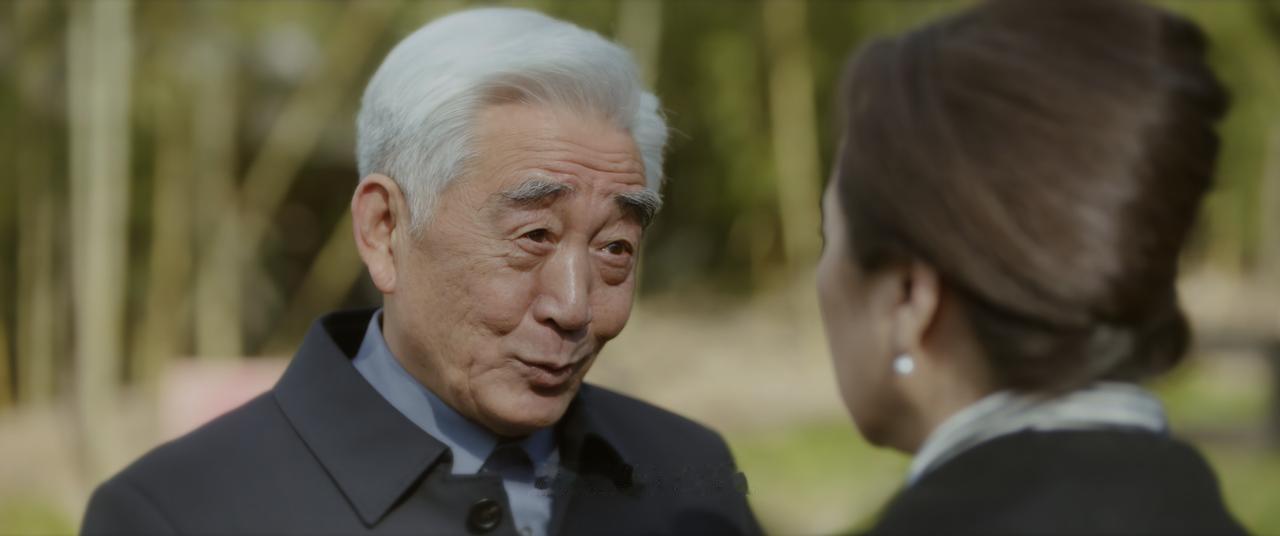 人老的时候，到底是要有尊严的死去，还是选择没有尊严的活着？《问心2》里面的老