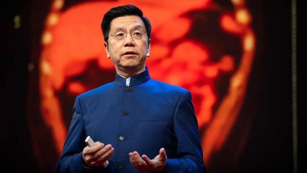 李开复是全球最知名的人工智能科学家与投资人之一，曾在苹果、微软和谷歌担任高管，如