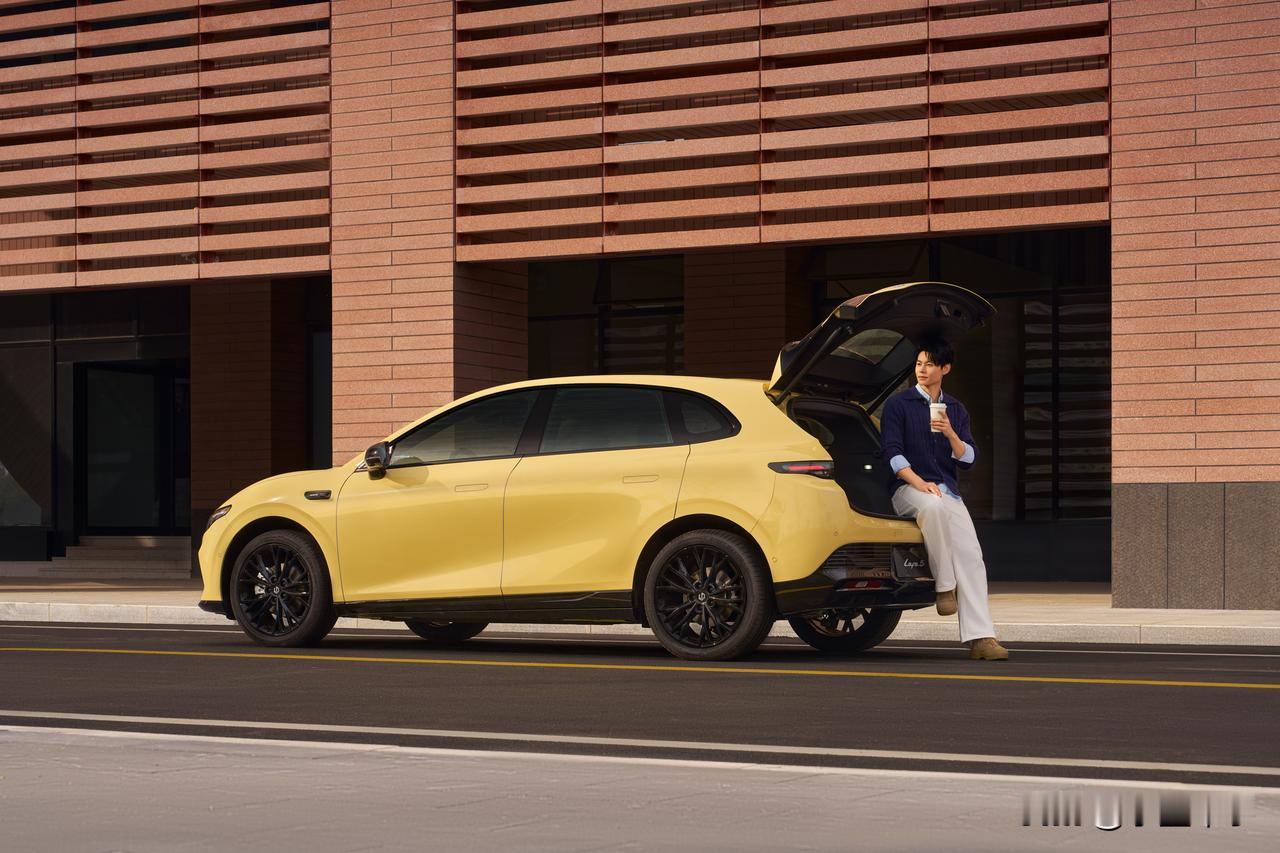 下一台零跑爆款？Lafa5是台带情绪价值的年轻专属轿跑。 了解零跑的朋友，都