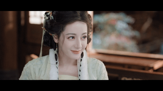 迪丽热巴贺思慕1秒变脸一秒切换情绪，而且全体现在眼神中，光是看眼神就能够知道发生