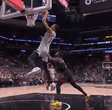 文班没有哨！即便像这一次被推着走。SGA在偷笑🤭