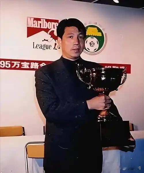 当谢晖、吴承瑛、祁宏们沉浸在麦当劳带来的新鲜感和自由中时，有一个人对此始终持保留