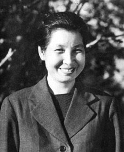 毛主席曾称她为“女皇”，她一生历经三次婚姻，第三任丈夫竟官至正国级领导干部！