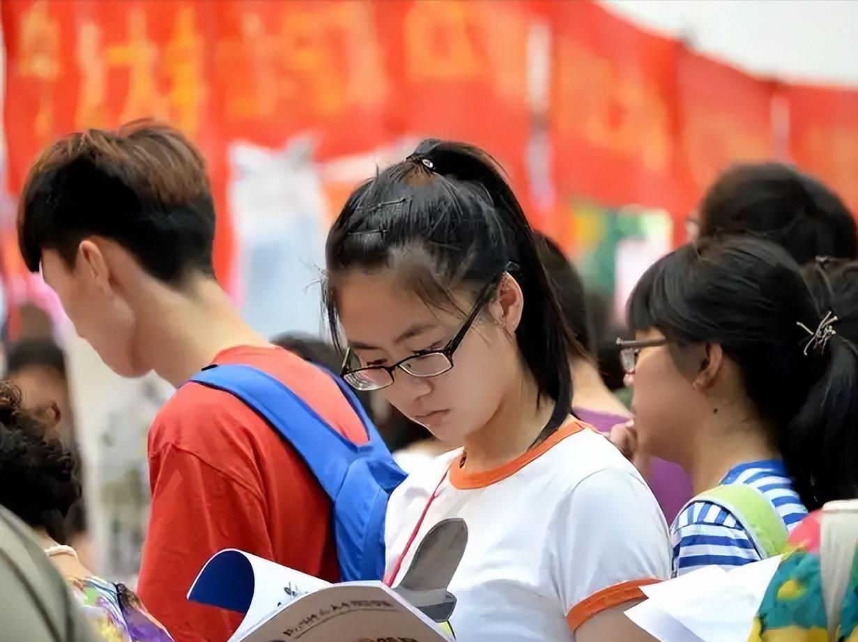 2026高考志愿填报旺季来袭！务必警惕十大隐形填报陷阱，稍有疏忽就会高分