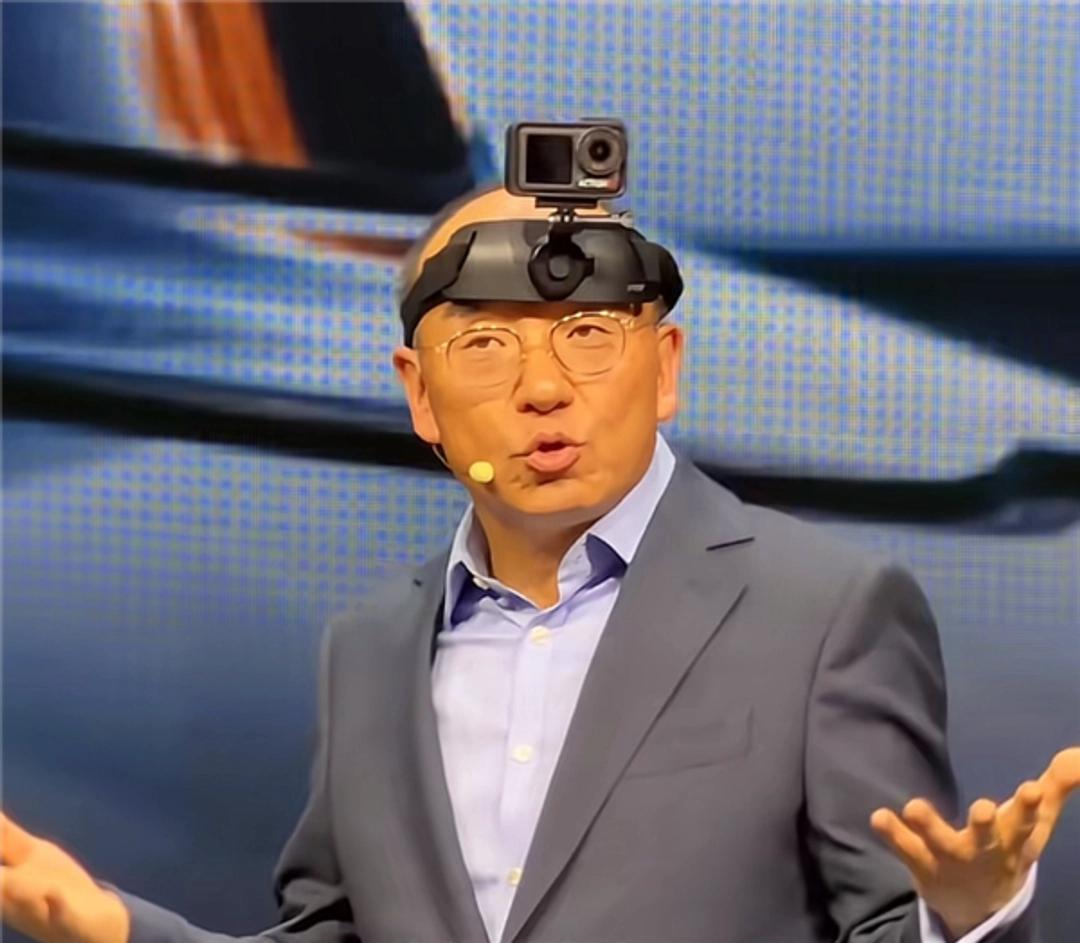 莲花CEO头顶摄像头，就为了骂一句激光雷达丑？这操作比特斯拉降价还刺激。3月