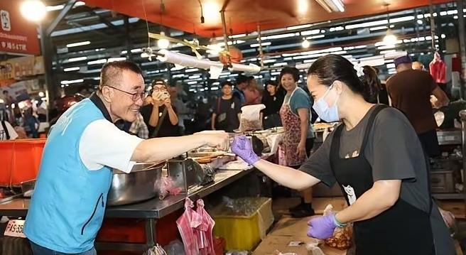 李四川：我口才不如苏巧慧，但我脚踏实地李四川今天(9月24日）清晨5点扫芦洲