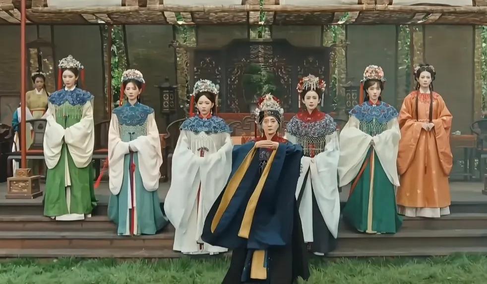 这一幕，气到很多男生。于正剧古茗茶骨，他们说：“女人祭祀怎么可能站中间，这一定