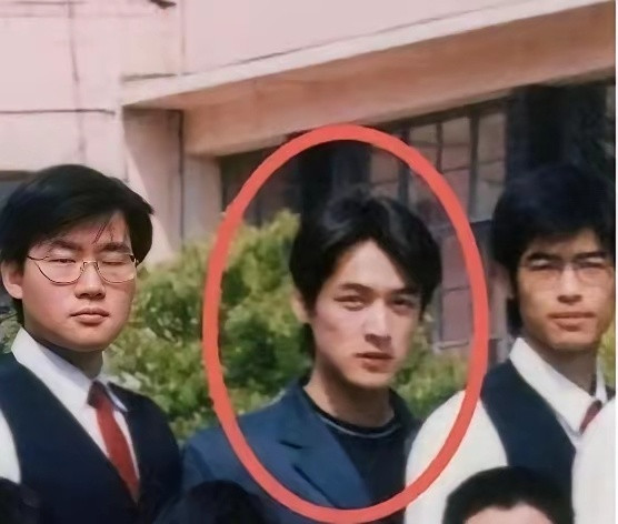 图一是胡歌，图二是陈晓，帅哥脸都是相通的。