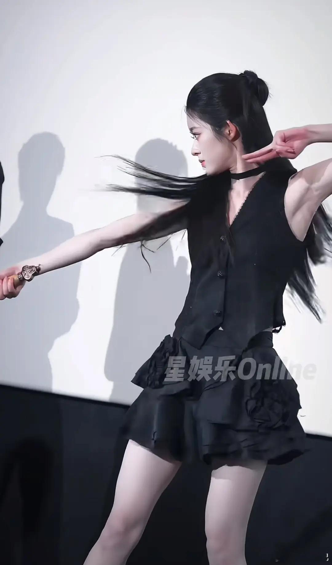 感觉黄杨钿甜业务能力还挺强的，如果没出事，应该算同龄top了吧