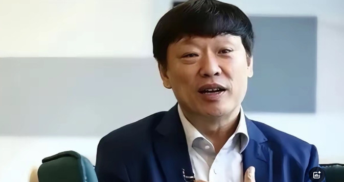 大连工业大学李某某的事还未结束，胡锡进又跳出来为“天价耳环”当事人黄杨钿甜站台。