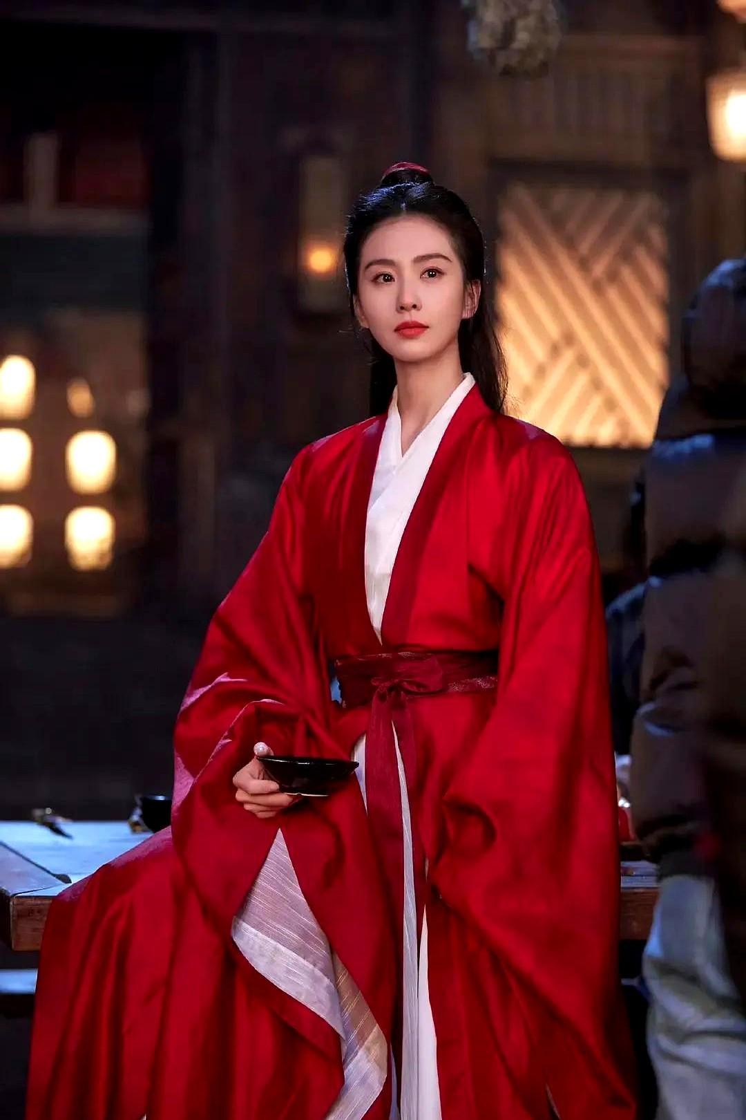 《折腰》播得越好，刘诗诗心里越难受。去年《一念关山》播得不好，把锅都甩给了刘