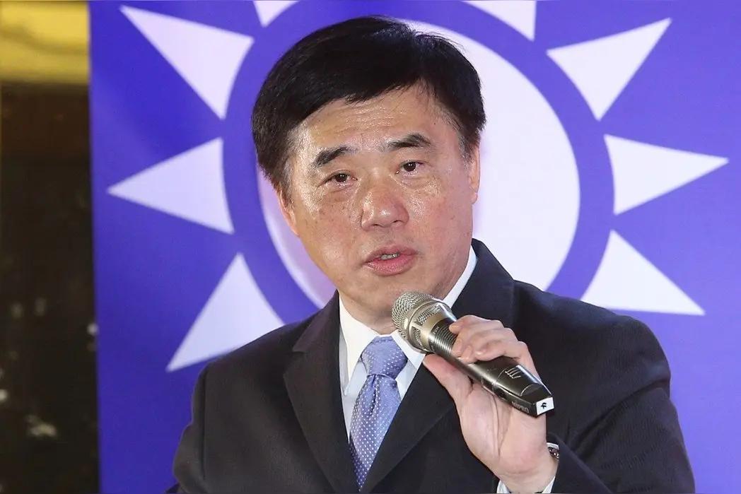 郝龙斌要参选国民党党主席，还故意表现得扭扭捏捏的，想参选，又还要问一下赵少康，这