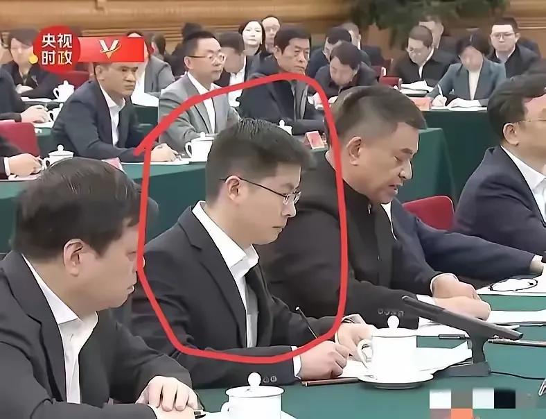 民营企业座谈会召开，网友们关注五个热点。第一个，玉树科技的王兴兴作为代表发言