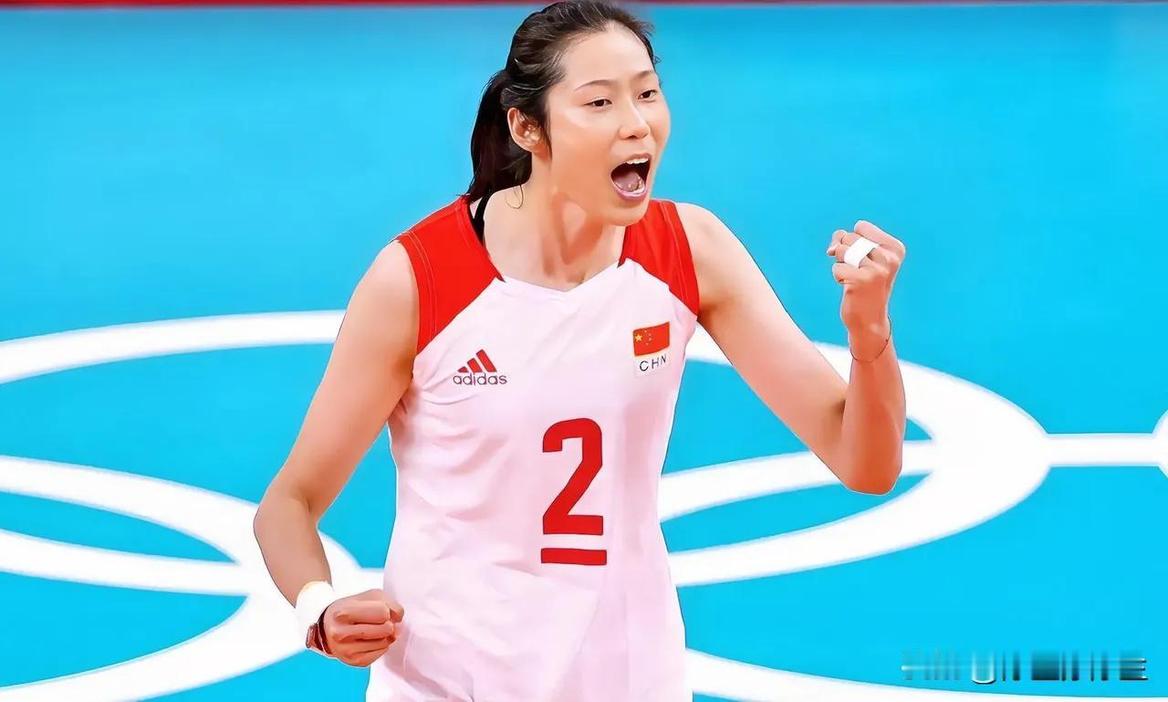 当初，新周期换血，排协和赵勇在朱婷暂不入选国家队的情况下，将2号球衣正式交给年轻