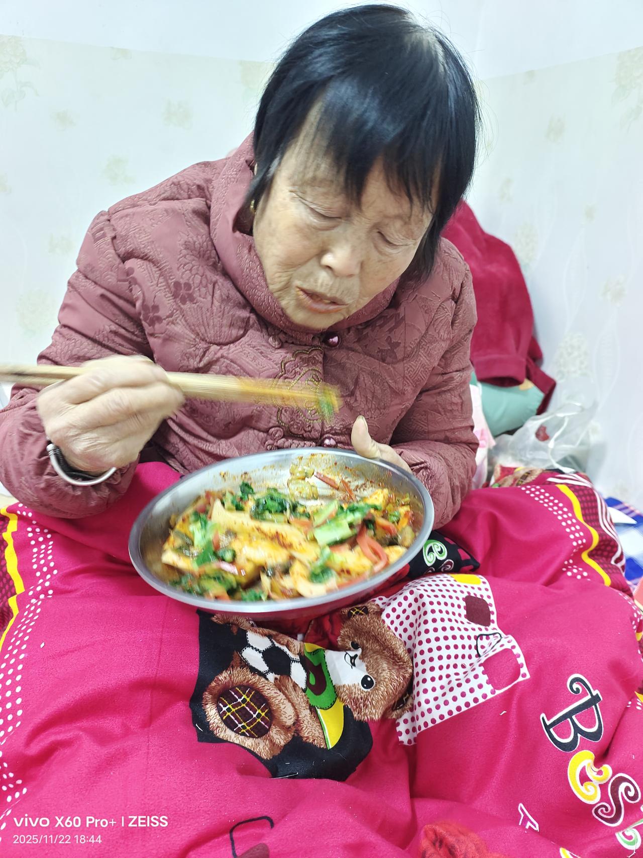 在40岁之前我总觉得过得不幸福，没别人过的好。同龄女的哪里人多坐哪里扎堆聊天相互