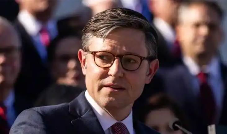 美国不装了，在内塔尼亚胡公开表示要全面占领加沙后，美国三号人物，美国众议院议长约