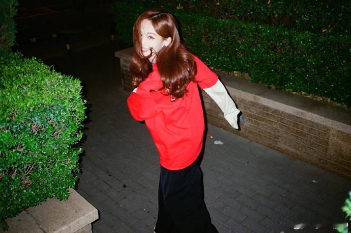 李一桐三秒出神图李一桐三秒出神图真的是太美了吧，咱们的姐真的是随随便便就能够