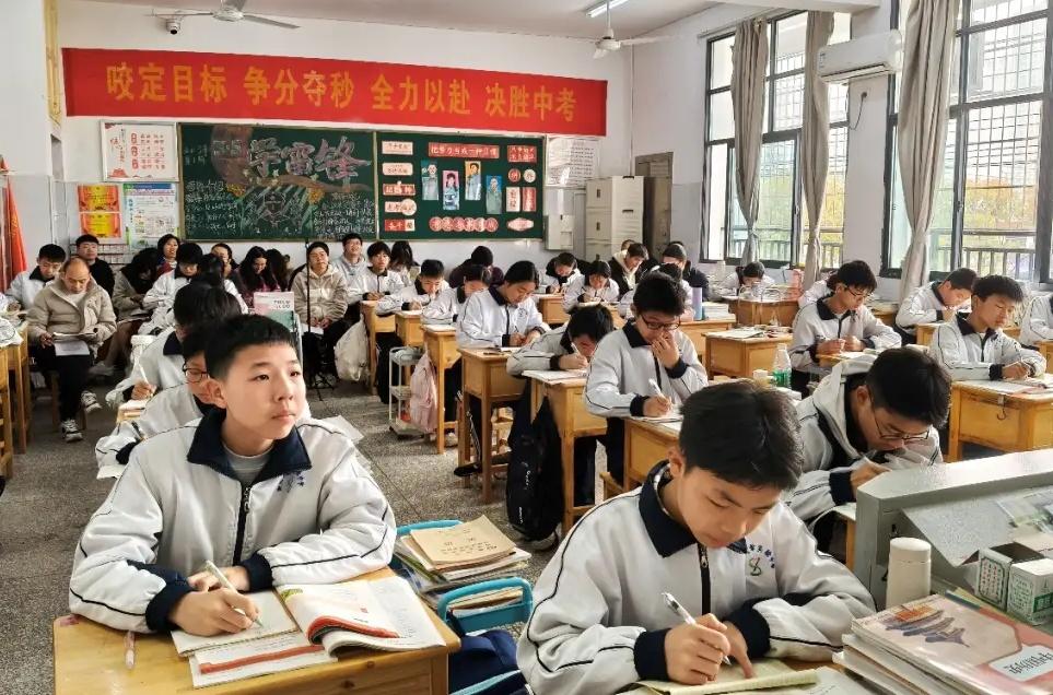 初中阶段，什么样的孩子到了高中后会更有后劲？有些孩子，在初中时表现很好，到高