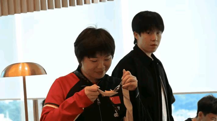 #谁才是华为系SUV的价值优选#大头委屈，但是大头不说看着小妹妹蒯曼吃的这