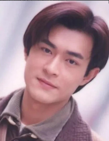 1994年，周慧敏到TVB录节目，中途休息时，误以为一旁帅气的古天乐是服务员，就