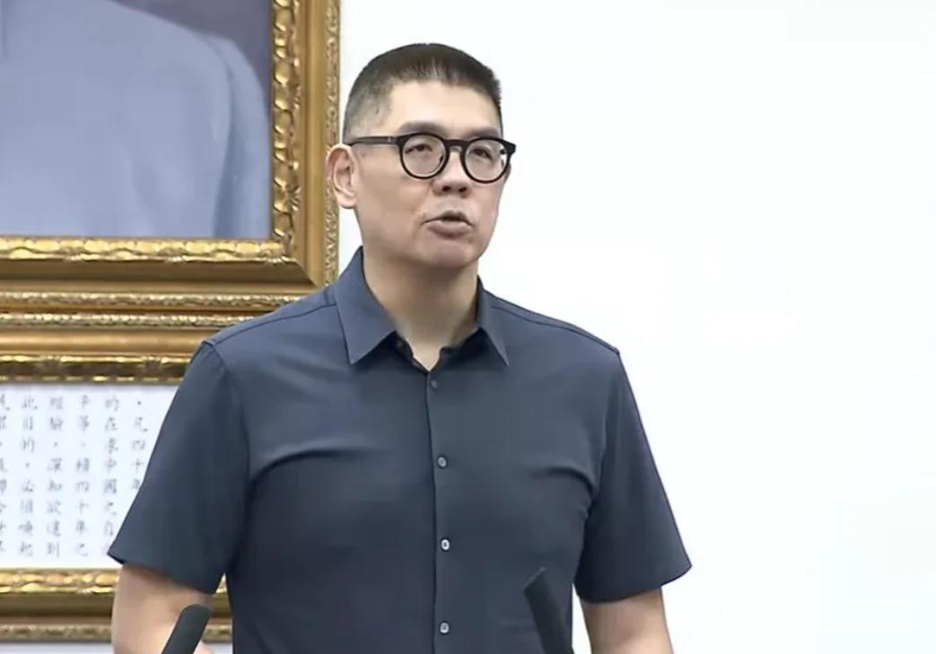 ☁连胜文会不会继续留任副主席？郑丽文会不会安排他兼任秘书长？台湾政坛最