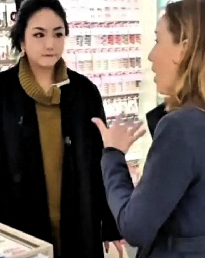 这回应绝了！美国记者镜头几乎怼到脸上，气势汹汹抛出狠话：“我们要自建小商品城