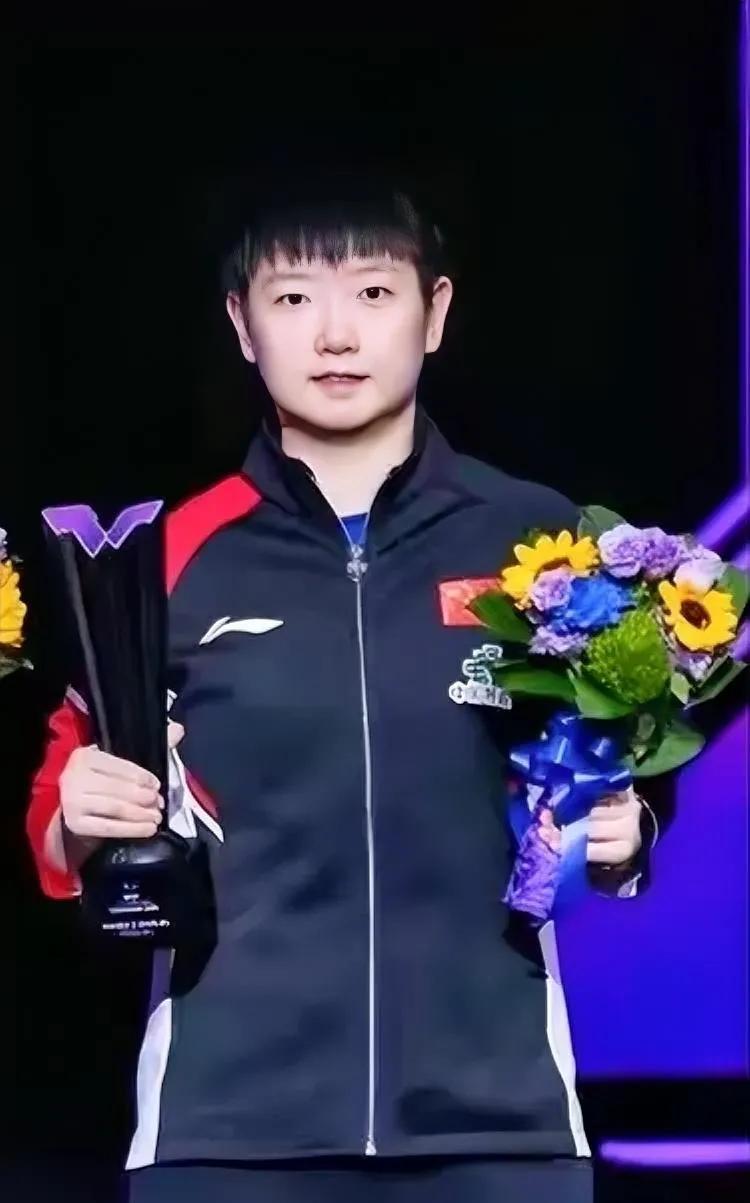 孙颖莎2-4不敌队友陈幸同，无缘冠军正当人们猜测赛后如何回应她面对日本媒体镜