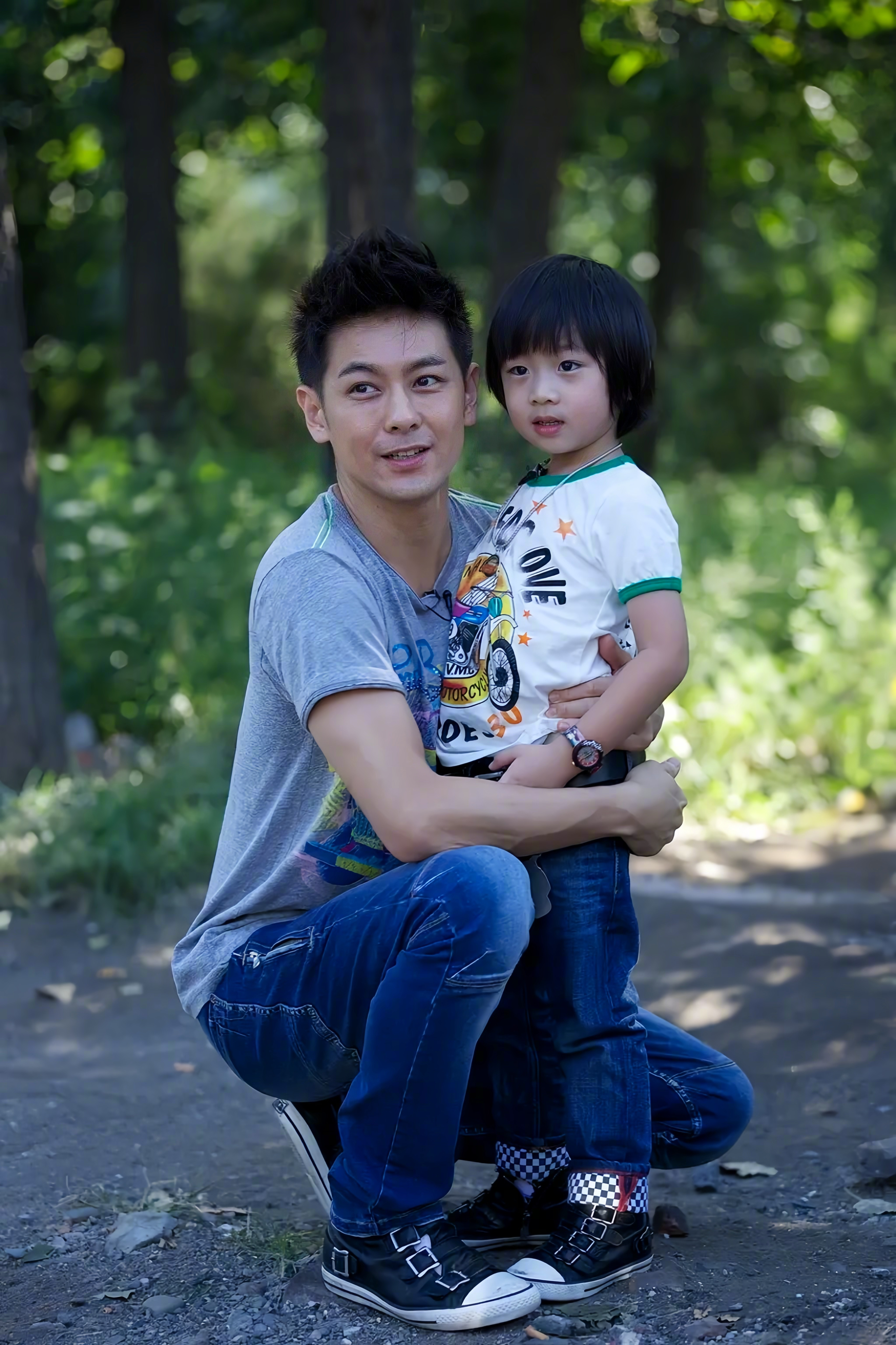 Kimi都长这么大了？完全认不出啊！爸爸去哪儿之后近10年没露正脸，现在长这样?