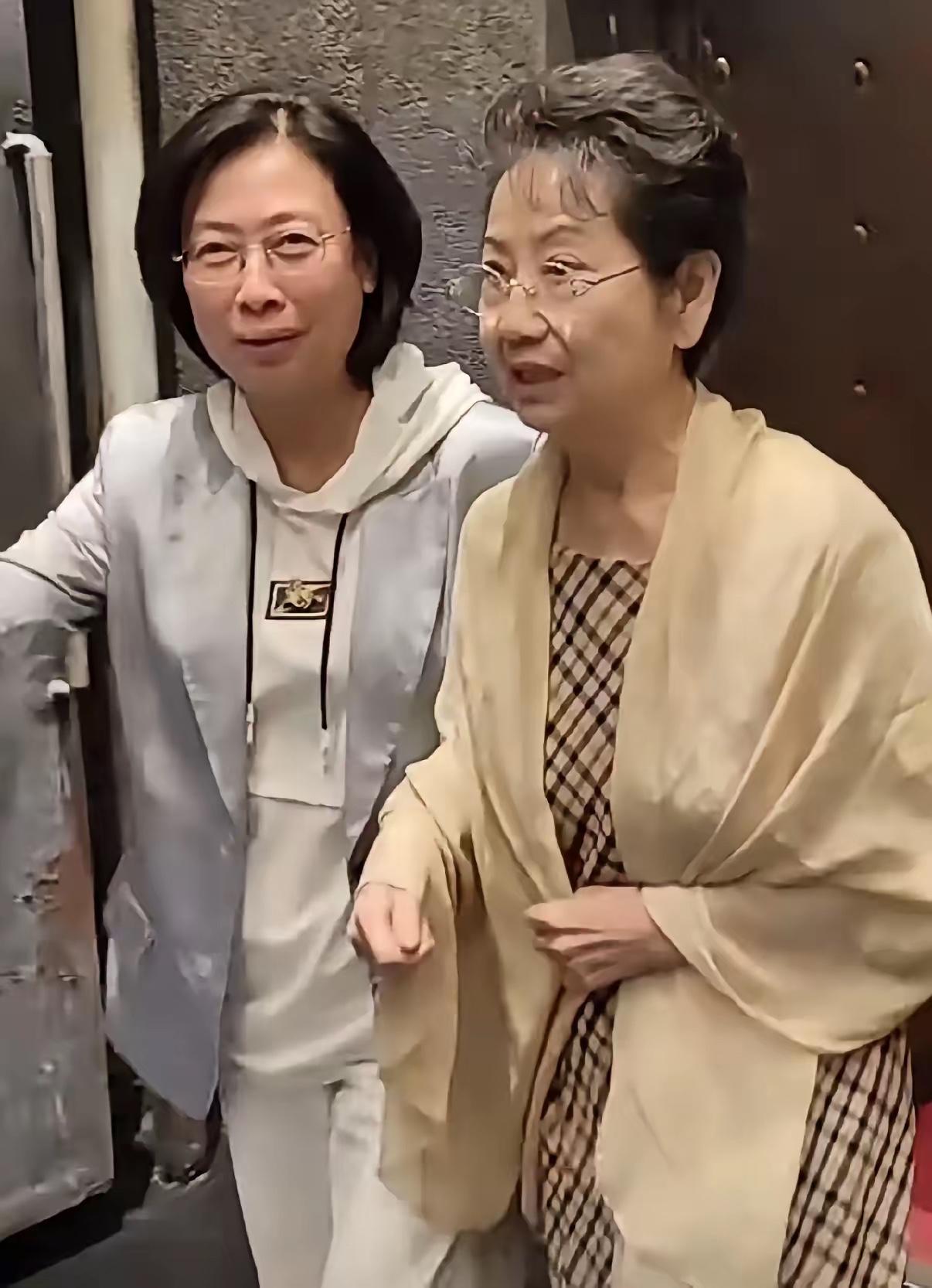 真的不得不感慨，人的状态有时候特别有迷惑性。六月份还能看见李维康老师和耿其昌
