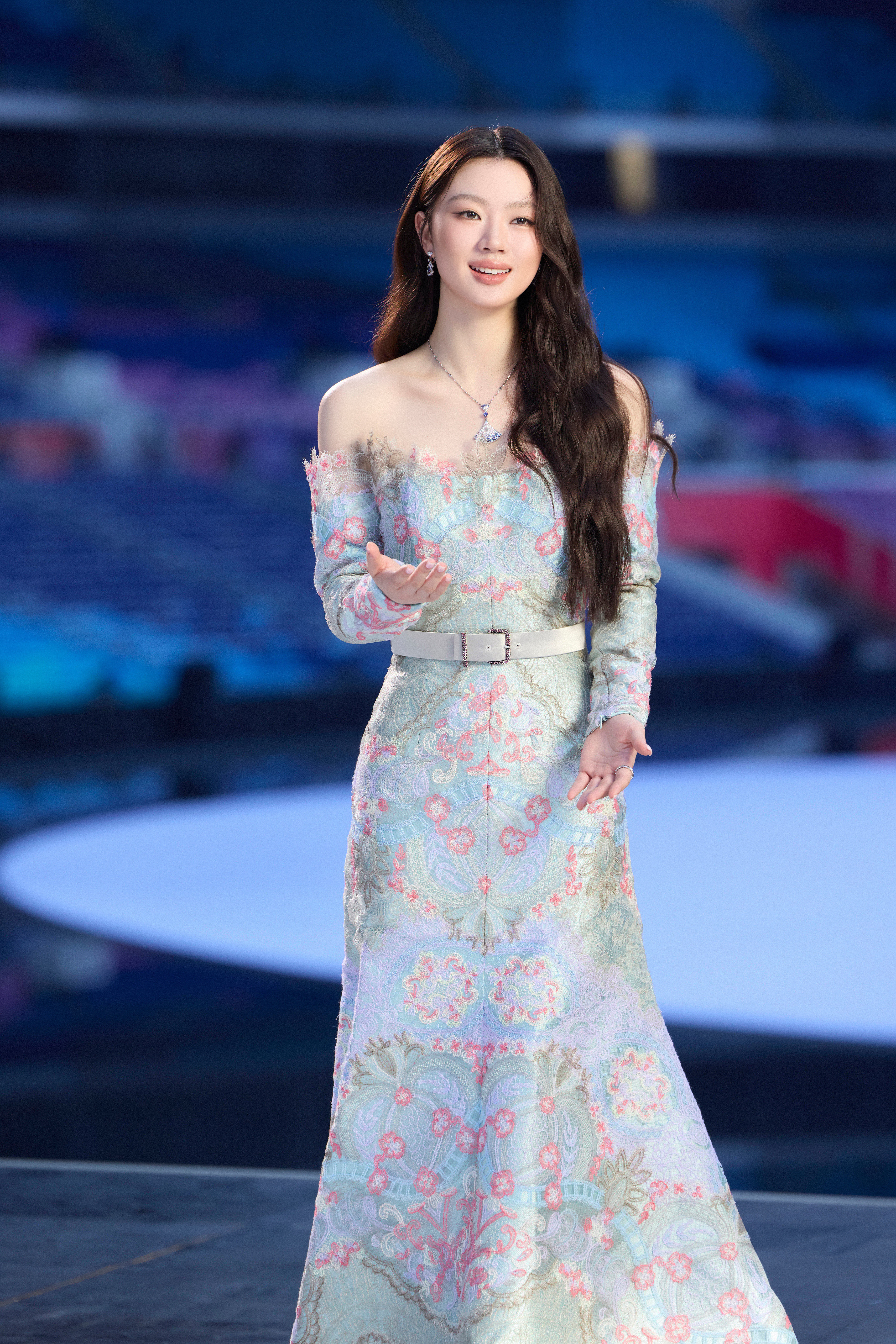 单依纯｜相约第十五届全运会哇唔～姐的一组全新高定造型！身穿Al