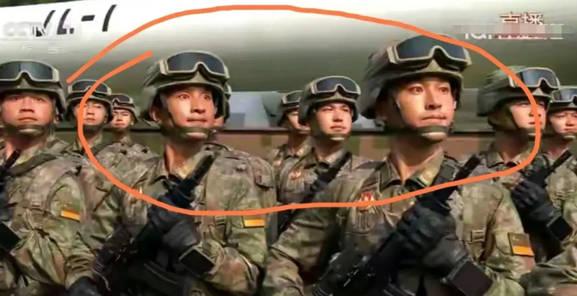 阅兵式上这两位福建籍双胞胎火出圈了。判断他们应该是同卵双生，长相身高都几乎一致