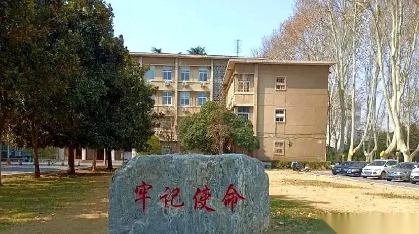 河南高校的预算一出来，我直接看笑了。郑大、河大，俩巨头加起来快90个亿，把剩下