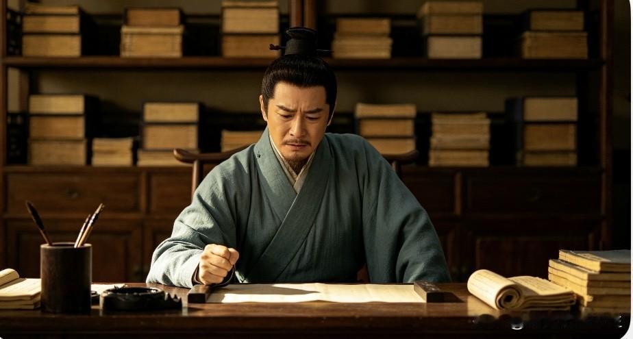 很通透的一句话：“对任何人都不要心软，不要因为对方说两句好听的话，或者摆出一副