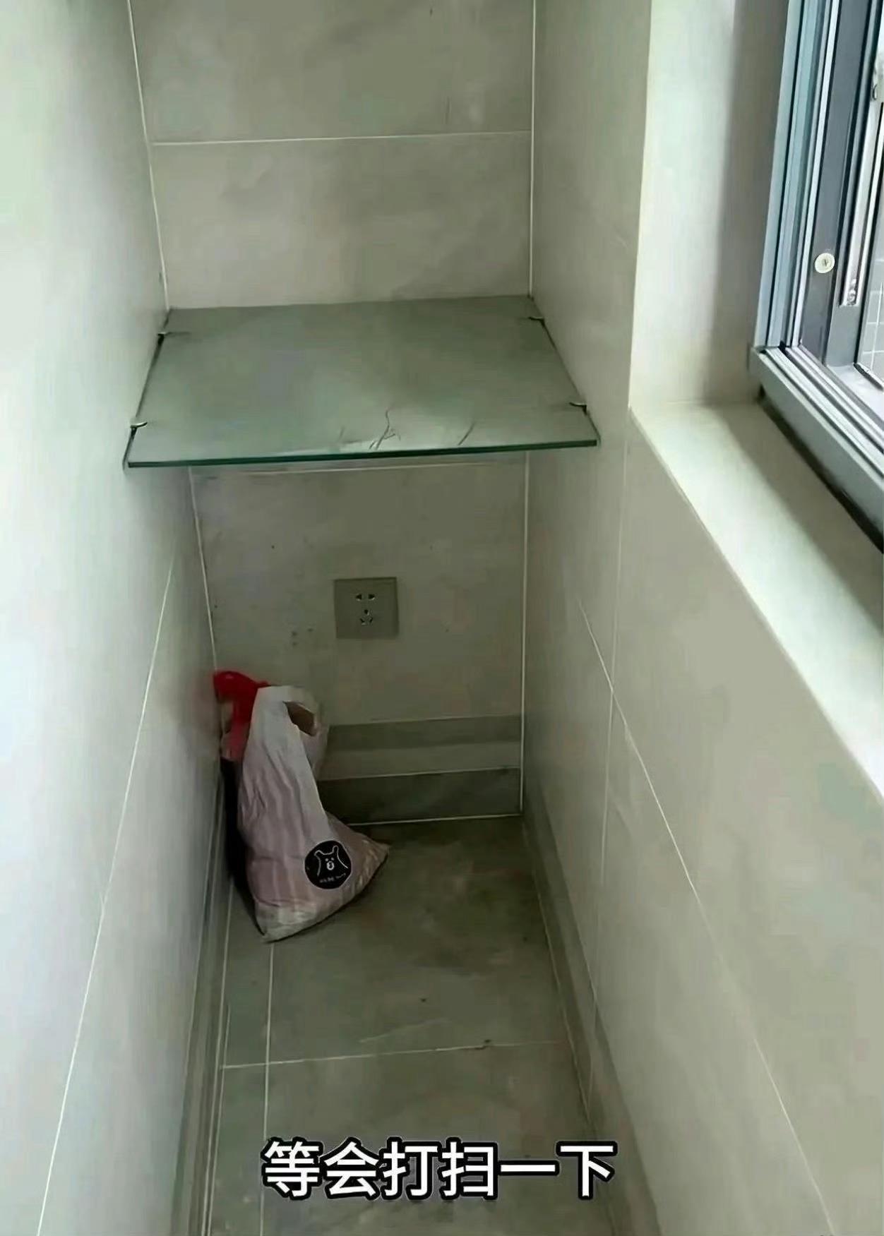 在上海，这样的房间五百一个月，都大把人抢着租！